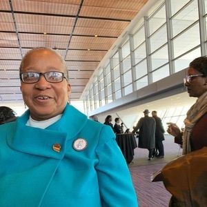 Meet your Posher, Leslie